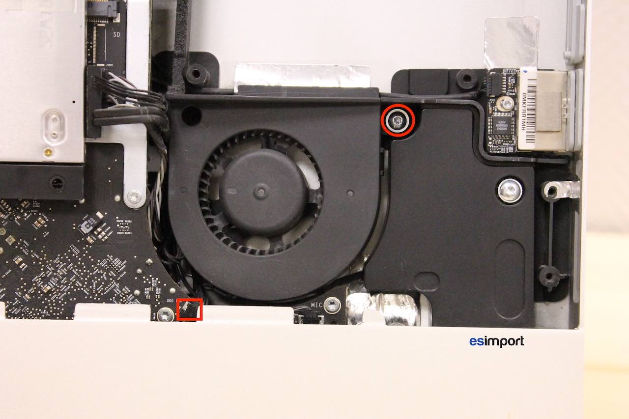 Démontage carte graphique sur iMac A1311 21.5″ mi 2009