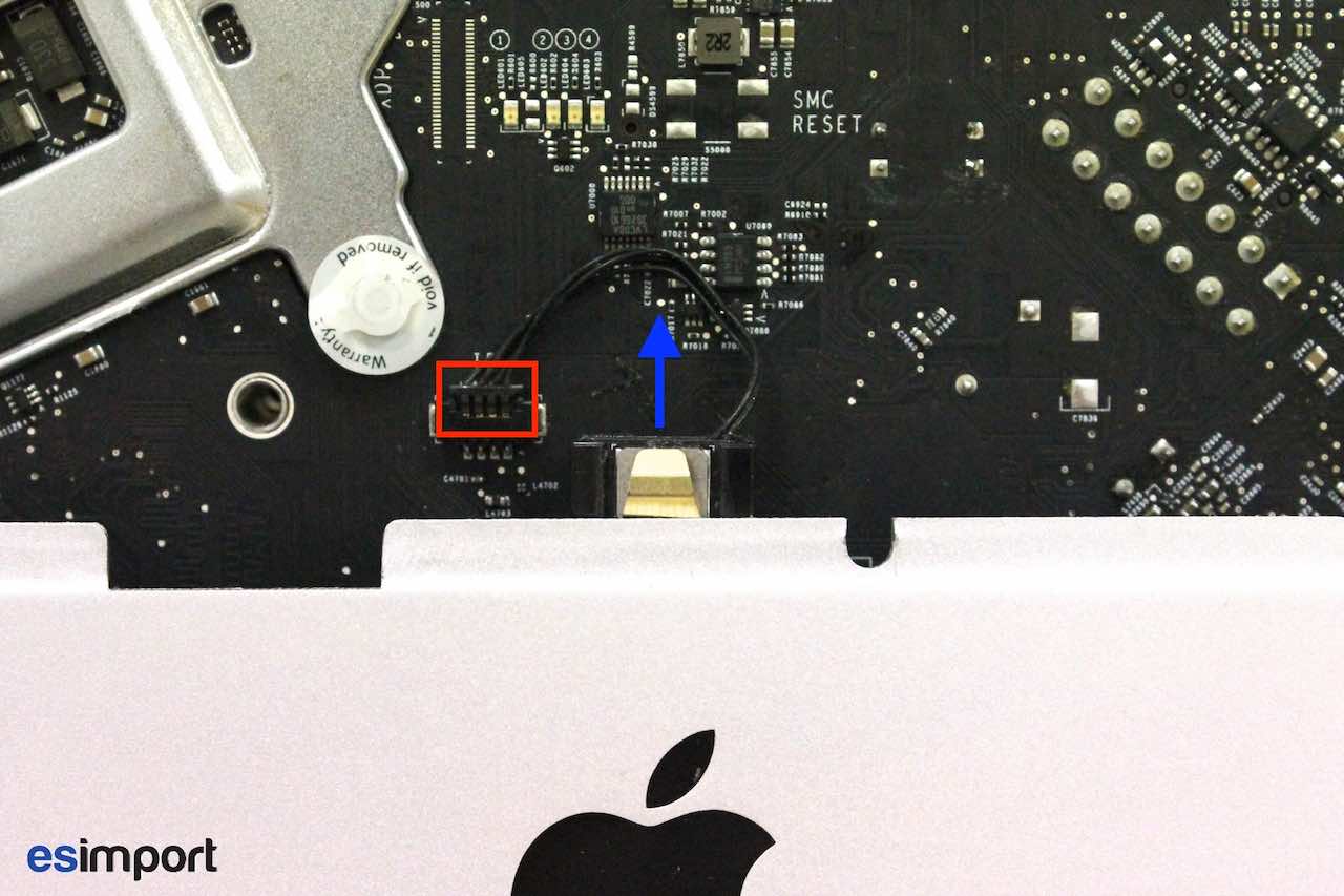 Démontage carte graphique sur iMac A1311 21.5″ mi 2009