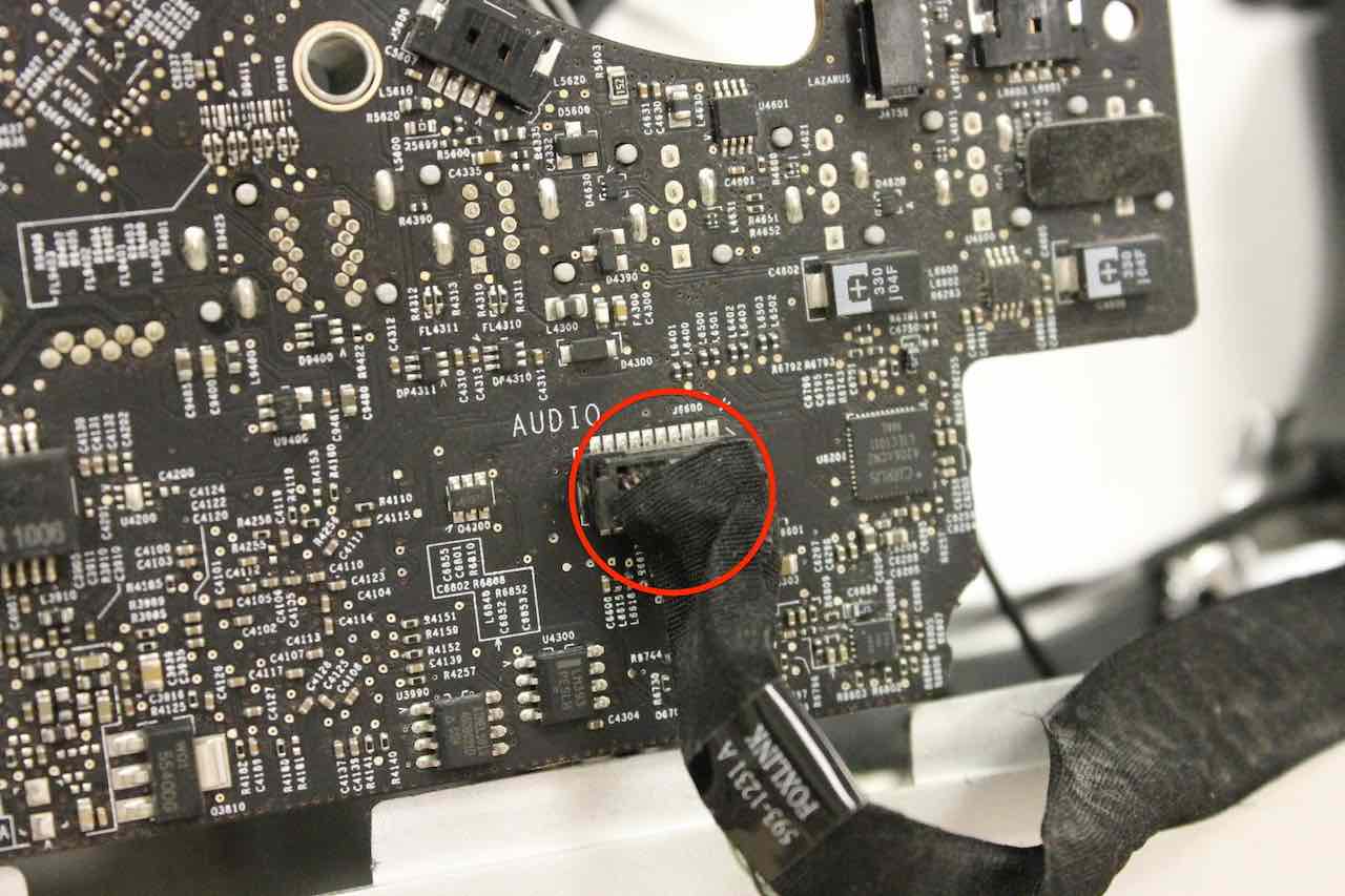 Démontage carte graphique sur iMac A1311 21.5″ mi 2009