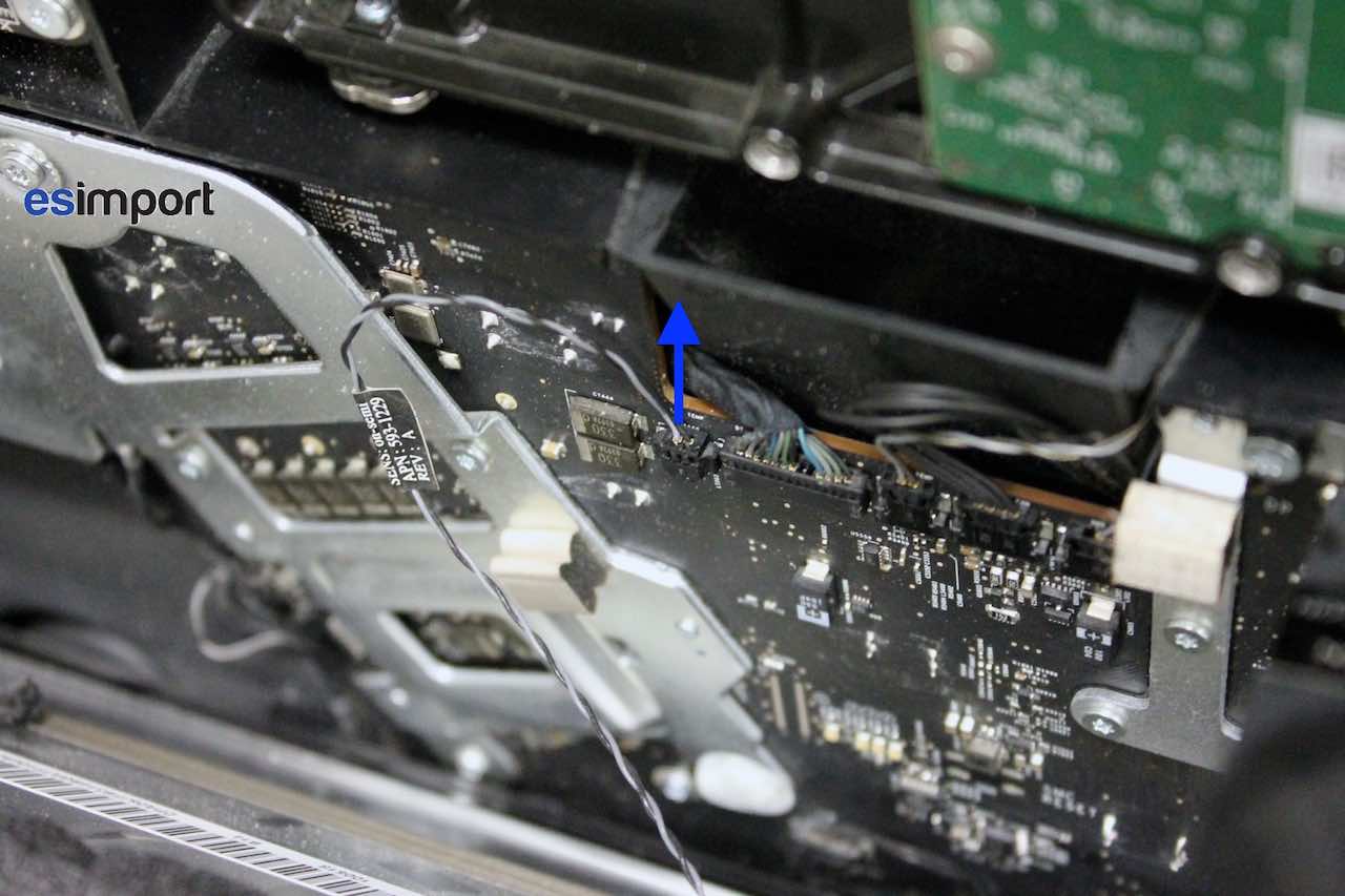 Démontage carte graphique sur iMac A1311 21.5″ mi 2009