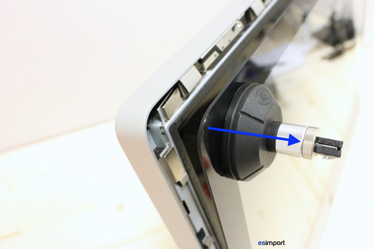 Démontage carte graphique sur iMac A1311 21.5″ mi 2009