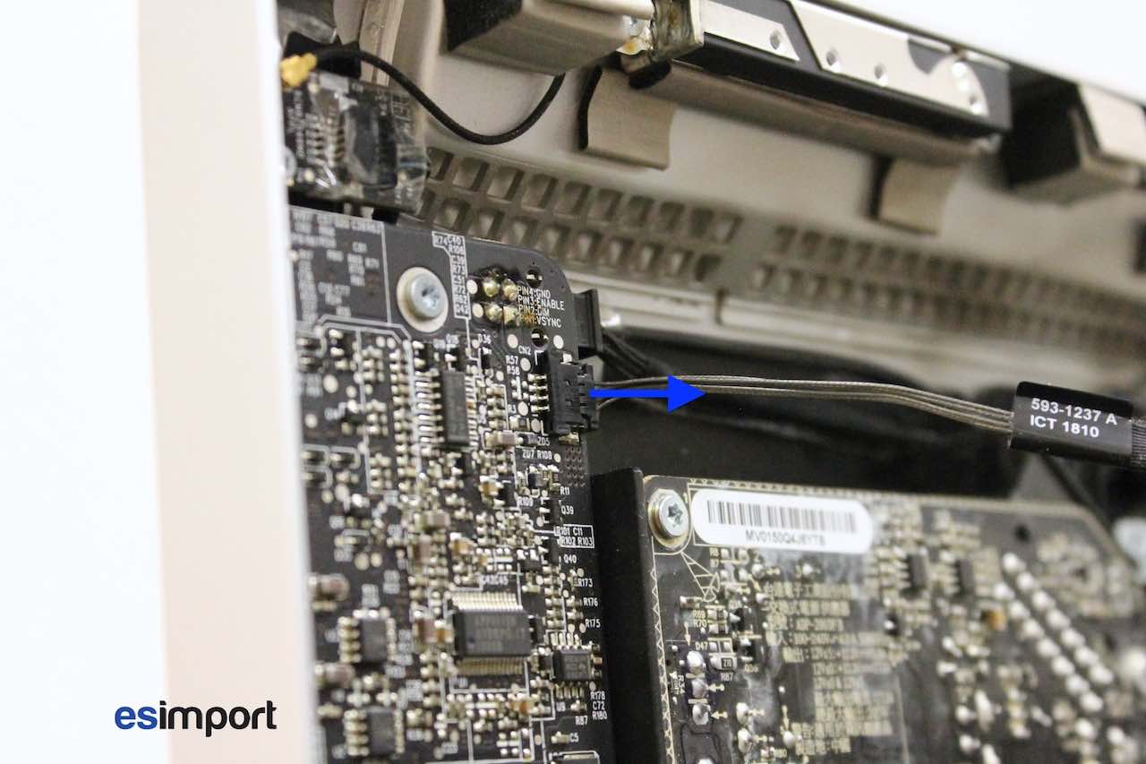 Démontage carte graphique sur iMac A1311 21.5″ mi 2009