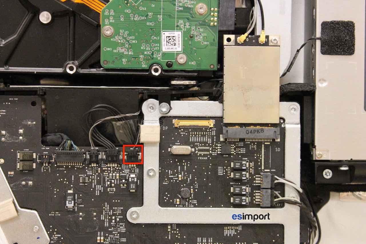 Démontage carte graphique sur iMac A1311 21.5″ mi 2009