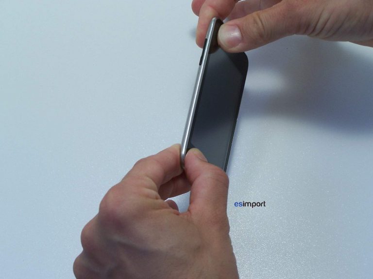 Démontage de l’écran tactile sur un iPod Touch 3
