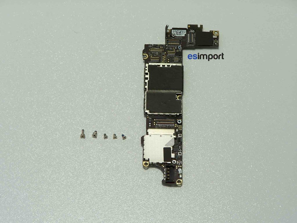 Remplacement de la carte-mère sur un iPhone 4S