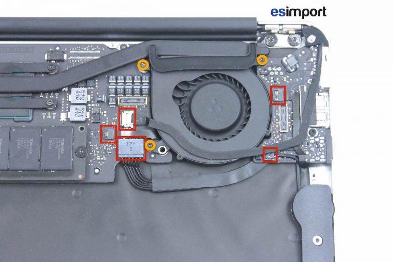 Démontage de la carte-mère sur MacBook Air 11″ A1465 (mi 2013)