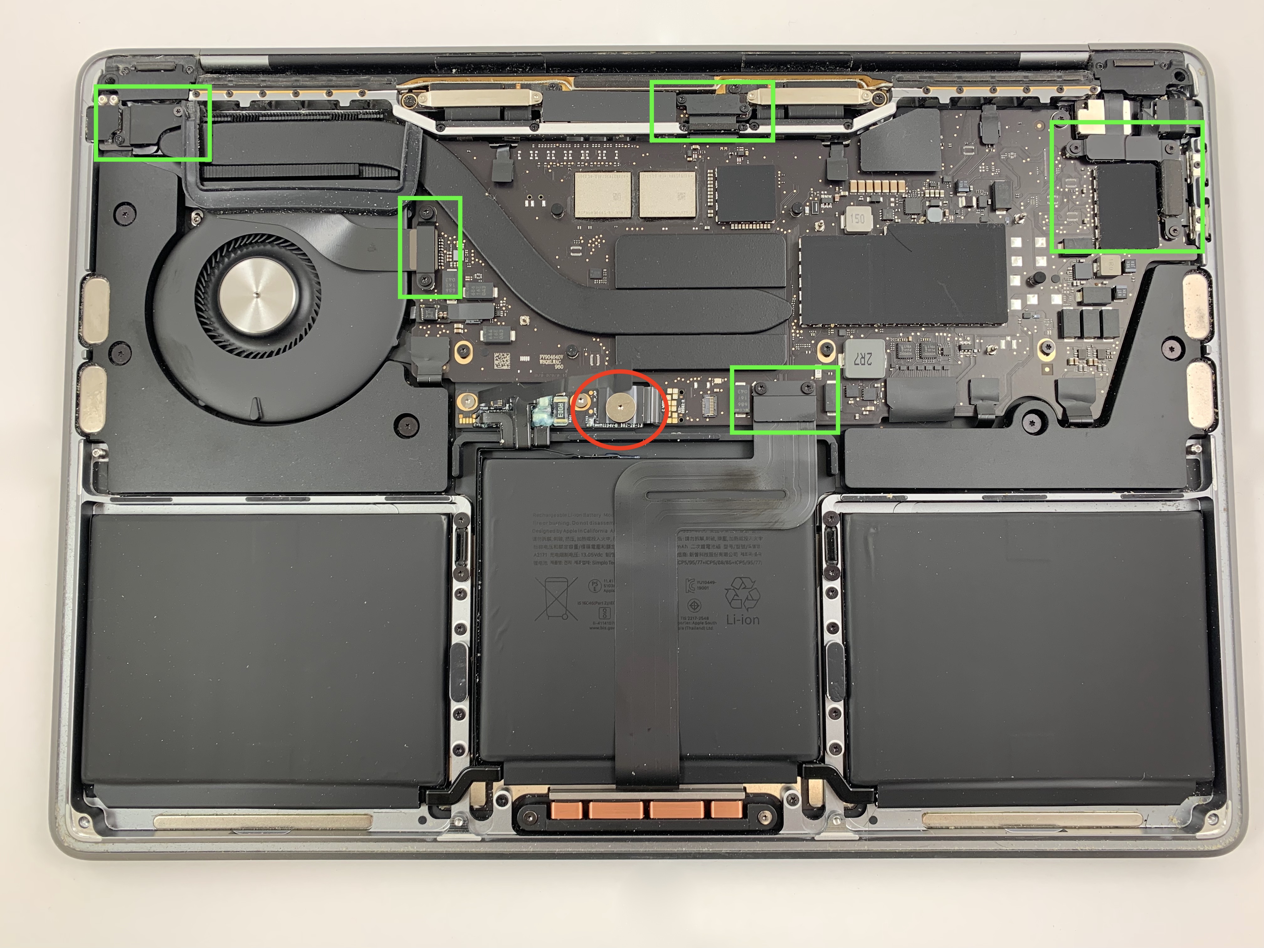 Démonter la carte mère MacBook A2338