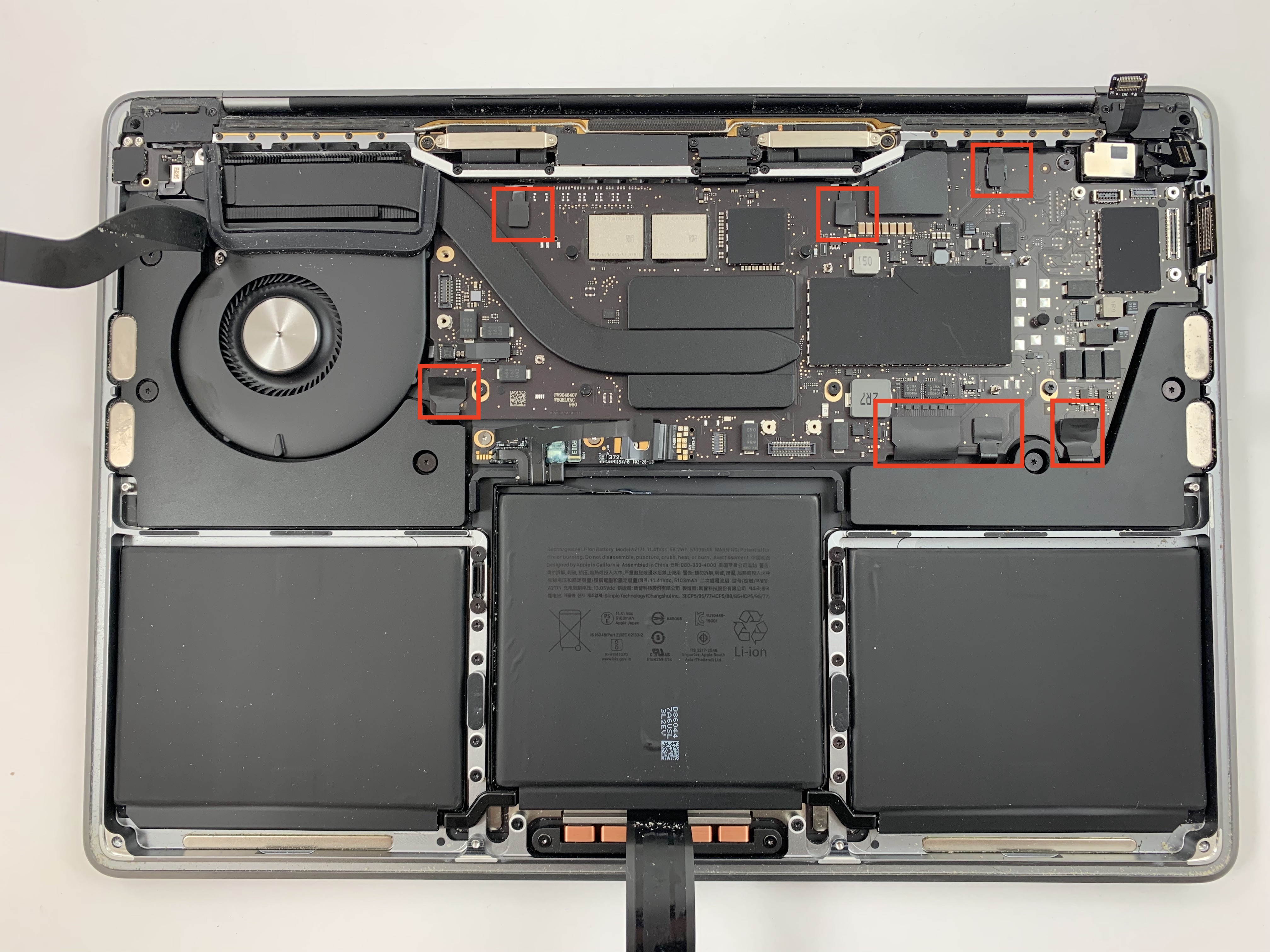 Démonter la carte mère MacBook A2338