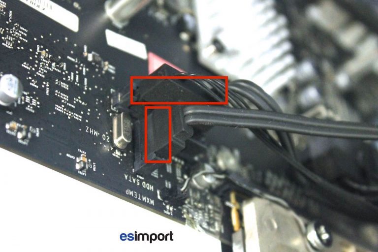 14-DECONNECTER-CABLE-SATA-LECTEUR-OPTIQU