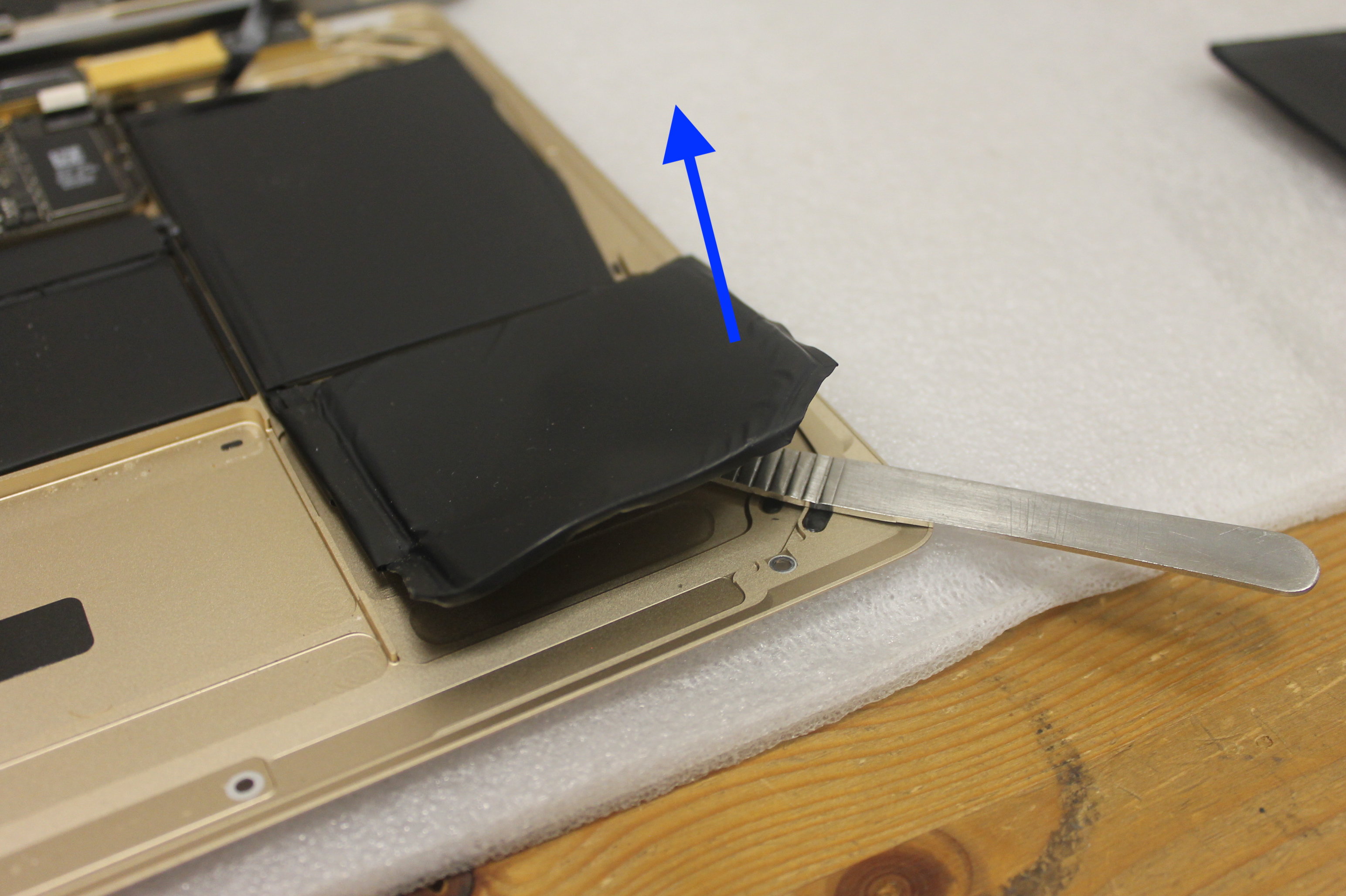 spudger batterie A1534