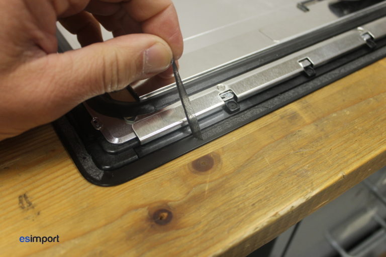 DECOLLER-ANCIENNE-COLLE-ECRAN-A1418-IMAC